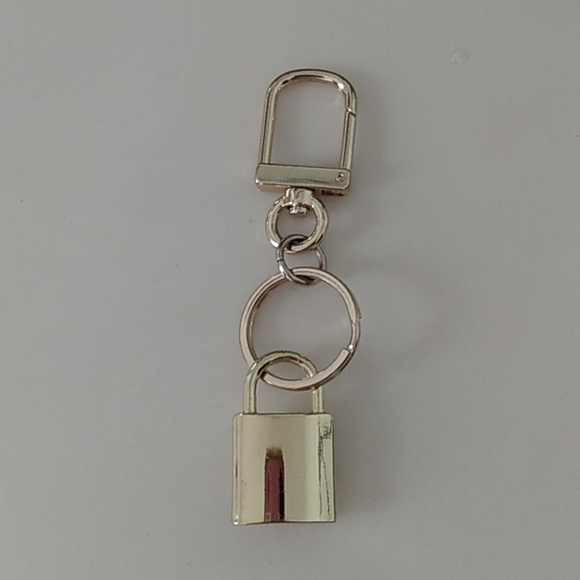 Betsey Johnson Key Chain Bag Fob Purse Hang Tag - Picture 3 of 6